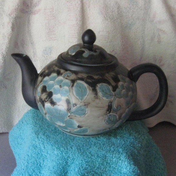 Other - NEW TEA P0T